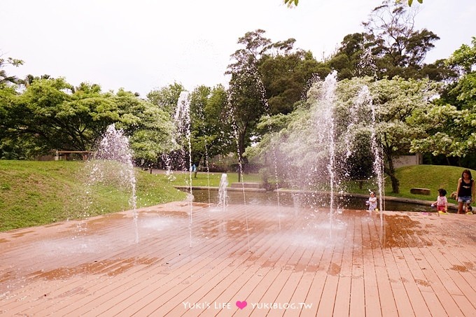 桃園楊梅親子遊【味全埔心牧場】初夏●流蘇雨下的戲水玩水區&小豬賽跑gogo! - yuki.tw