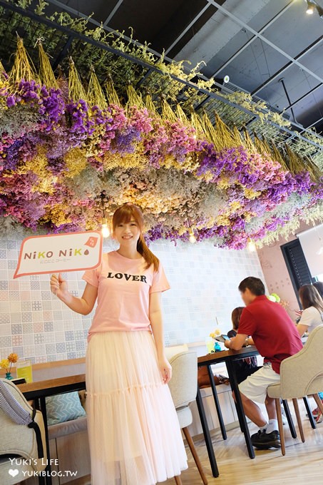 三峽北大特區美食【Niko Niko Cafe'】乾燥花vs花牆早午餐厚鬆餅咖啡廳×提供拍照道具的IG熱門打卡點(樹林美食) - yuki.tw