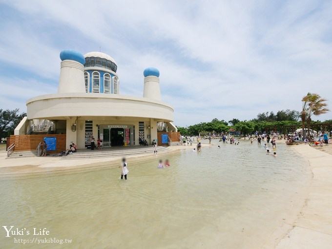 新竹景點【南寮漁港】新旅遊中心免費玩2層樓溜滑梯、沙坑、魚鱗天梯vs貨櫃市集賞夕陽約會拍照好去處 - yuki.tw