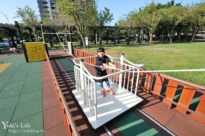 宜蘭新景點【蜂巢基地兒童遊樂場】土堤滑梯×沙坑×落羽松秘境(頭城運動公園) - yuki.tw