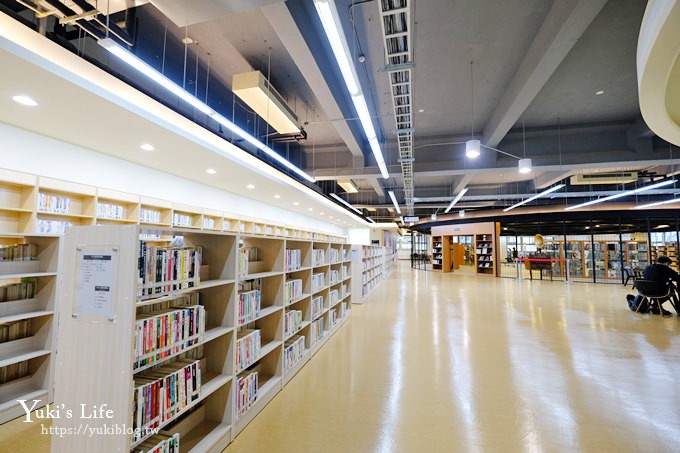 新北親子景點》新北市立圖書館三重南區分館，超大兒童閱覽區、玩具區、黑膠唱片展示~室內好去處(捷運站、好停車) - yuki.tw