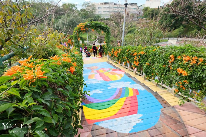 新北特色公園【鶯歌永吉公園】親子假日好去處！3D立體彩繪空橋、可愛公仔、野餐、溜滑梯、炮仗花 - yuki.tw