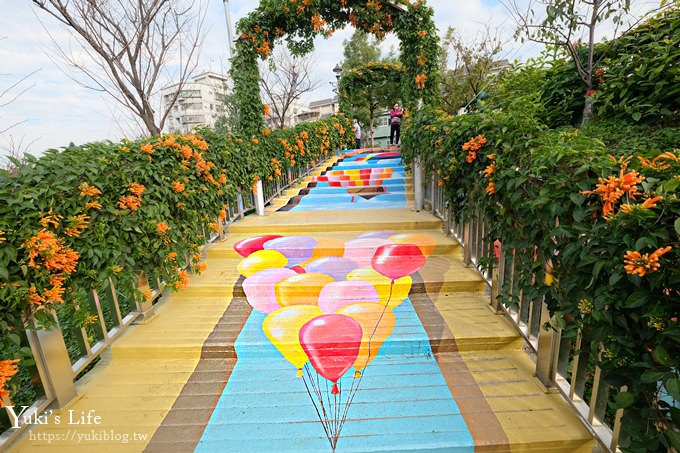 新北特色公園【鶯歌永吉公園】親子假日好去處！3D立體彩繪空橋、可愛公仔、野餐、溜滑梯、炮仗花 - yuki.tw