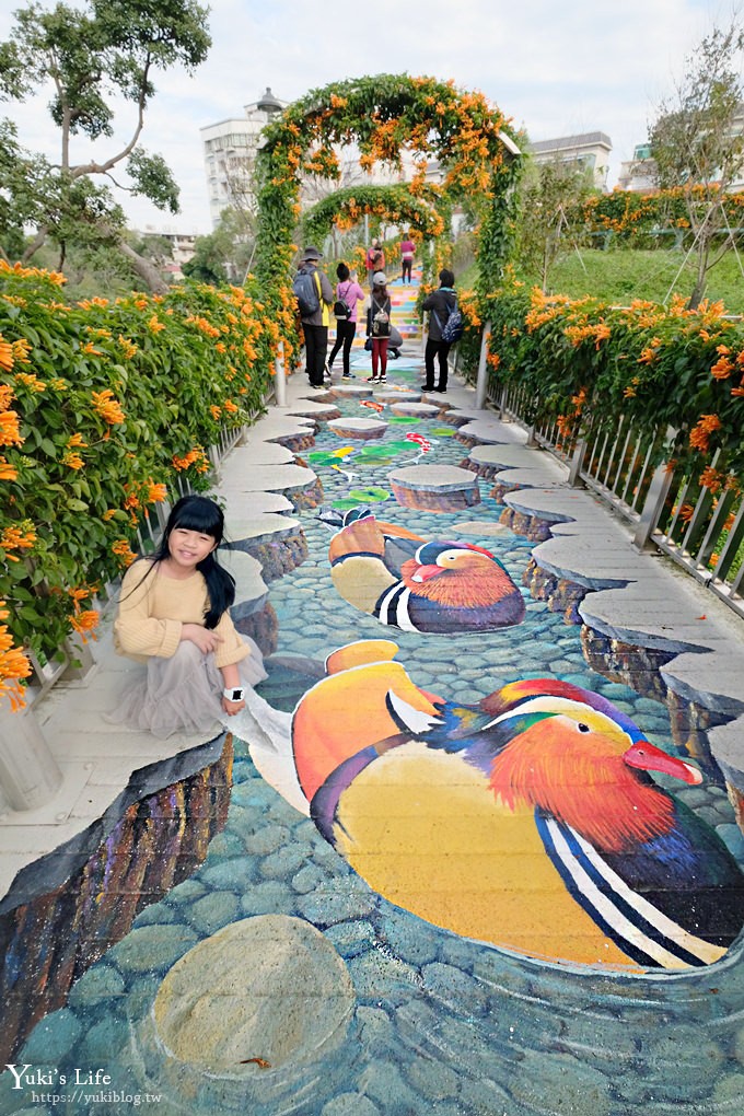 新北特色公園【鶯歌永吉公園】親子假日好去處！3D立體彩繪空橋、可愛公仔、野餐、溜滑梯、炮仗花 - yuki.tw