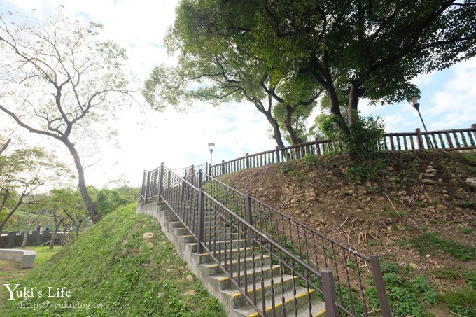 新北特色公園【鶯歌永吉公園】親子假日好去處！3D立體彩繪空橋、可愛公仔、野餐、溜滑梯、炮仗花 - yuki.tw