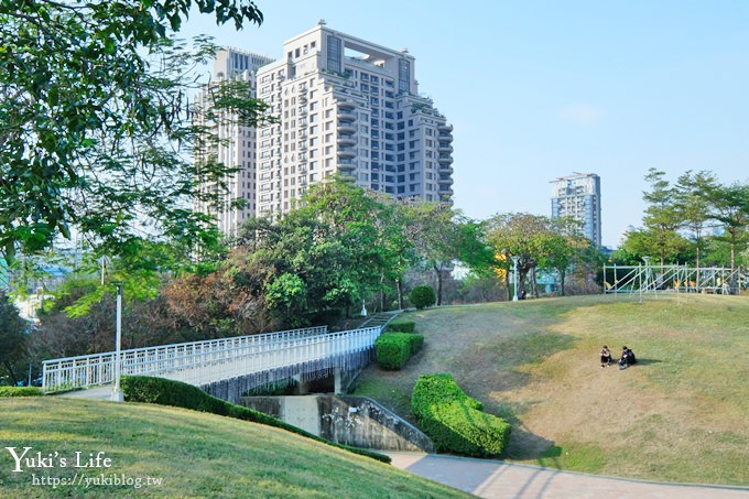 NEW台中親子景點【十二感官遊戲設施公園】木珠溜滑梯×超大沙坑玩到翻過來！市區野餐好去處！(文心森林公園) - yuki.tw