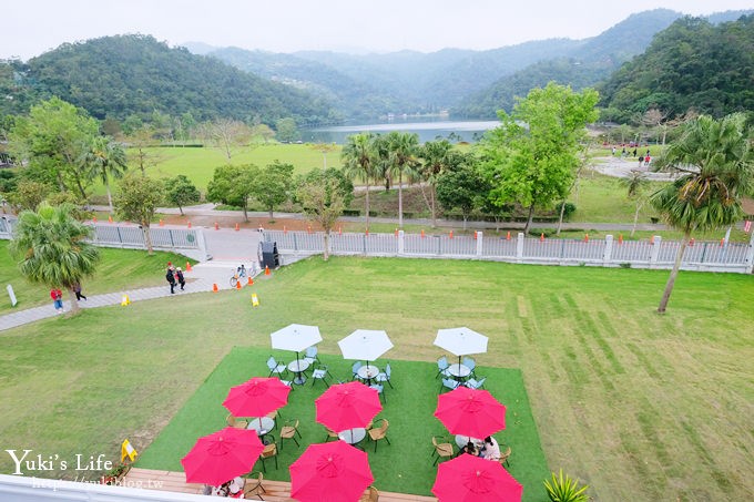 宜蘭礁溪景點》龍潭湖悠活園區，白色貨櫃屋免門票、大碗公溜滑梯野餐餵魚~ - yuki.tw