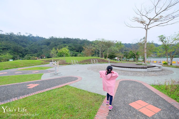 宜蘭礁溪景點》龍潭湖悠活園區，白色貨櫃屋免門票、大碗公溜滑梯野餐餵魚~ - yuki.tw