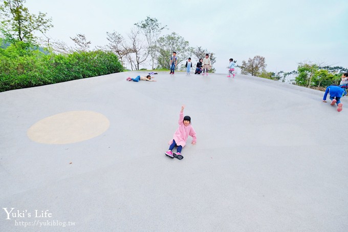 宜蘭礁溪景點》龍潭湖悠活園區，白色貨櫃屋免門票、大碗公溜滑梯野餐餵魚~ - yuki.tw