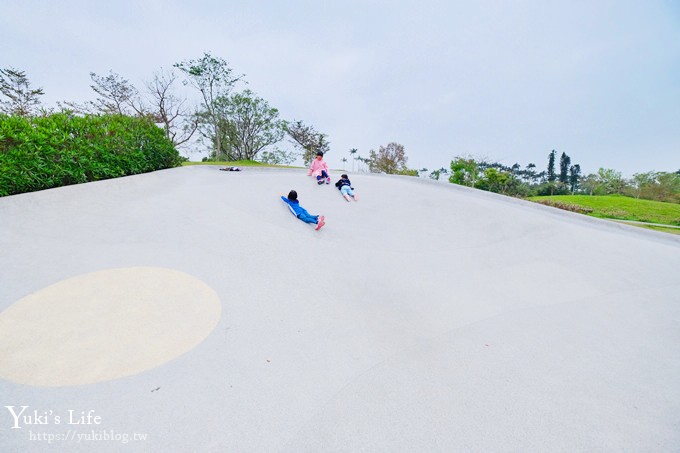 宜蘭礁溪景點》龍潭湖悠活園區，白色貨櫃屋免門票、大碗公溜滑梯野餐餵魚~ - yuki.tw