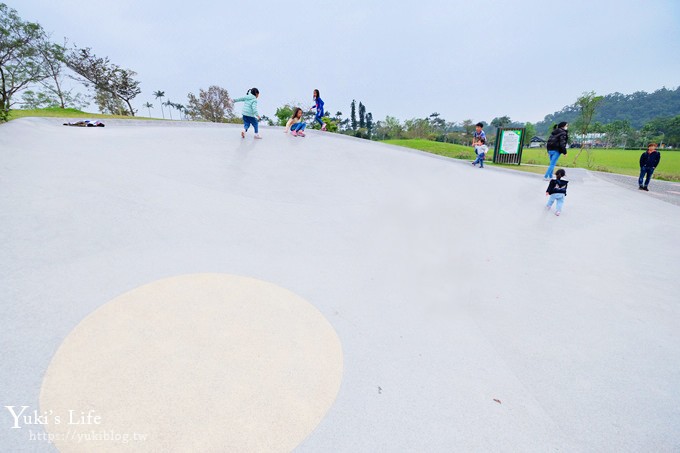 宜蘭礁溪景點》龍潭湖悠活園區，白色貨櫃屋免門票、大碗公溜滑梯野餐餵魚~ - yuki.tw