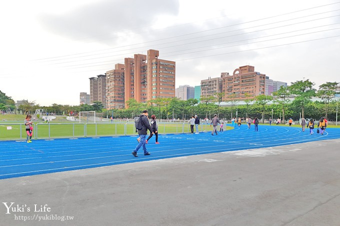 新北親子景點【魔豆山丘遊戲場】28公尺滾輪溜滑梯、戲水區～公園野餐好去處 - yuki.tw