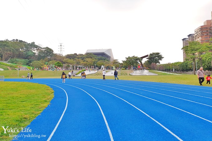 新北親子景點【魔豆山丘遊戲場】28公尺滾輪溜滑梯、戲水區～公園野餐好去處 - yuki.tw