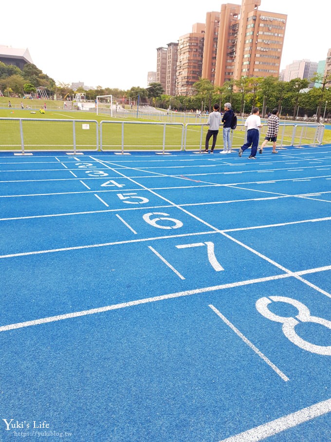 新北親子景點【魔豆山丘遊戲場】28公尺滾輪溜滑梯、戲水區～公園野餐好去處 - yuki.tw