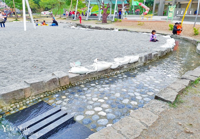 新北親子景點【魔豆山丘遊戲場】28公尺滾輪溜滑梯、戲水區～公園野餐好去處 - yuki.tw