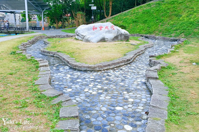 新北親子景點【魔豆山丘遊戲場】28公尺滾輪溜滑梯、戲水區～公園野餐好去處 - yuki.tw