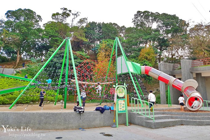 新北親子景點【魔豆山丘遊戲場】28公尺滾輪溜滑梯、戲水區～公園野餐好去處 - yuki.tw