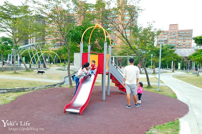 新北親子景點【魔豆山丘遊戲場】28公尺滾輪溜滑梯、戲水區～公園野餐好去處 - yuki.tw