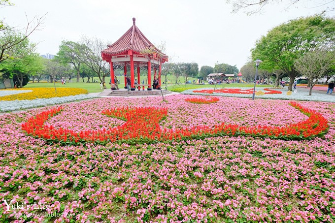 桃園親子景點【大溪埔頂公園】超美花海盛開×野餐好去處×大草皮溜滑梯×大溪老街順遊行程 - yuki.tw