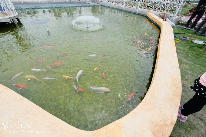 彰化親子景點【琉璃仙境】水管屋、草泥馬、大沙坑、哈比人小屋、教堂美拍攝影基地 - yuki.tw