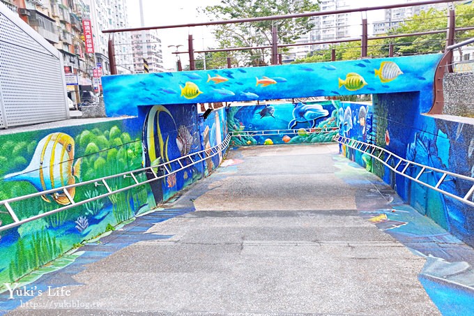 新北親子景點【中港大排親水公園】積木橋×立體彩繪拍照去！(交通、停車、拍照點攻略) - yuki.tw