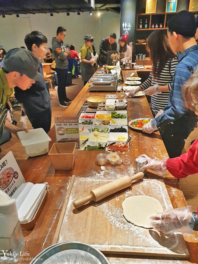 下雨也不怕！不限時親子用餐好去處~平價比薩DIY、手沖咖啡、果汁都能自己做！(覺旅咖啡陽光店) - yuki.tw