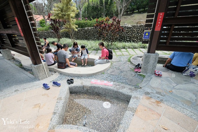 台中谷關一日遊》谷關溫泉公園免費泡腳~還有溫泉魚咬咬~白冷冰棒必吃！ - yuki.tw