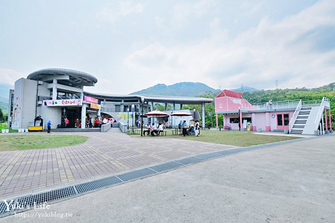 嘉義必訪親子景點【旺萊山愛情大草原】粉色巨型鋼琴、貨櫃咖啡屋這裡拍！免費試吃鳳梨酥！ - yuki.tw