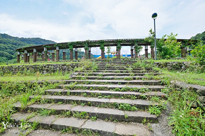 台北特色公園【山水綠小樂園】雙道溜索超刺激！草皮野餐玩沙趣 - yuki.tw