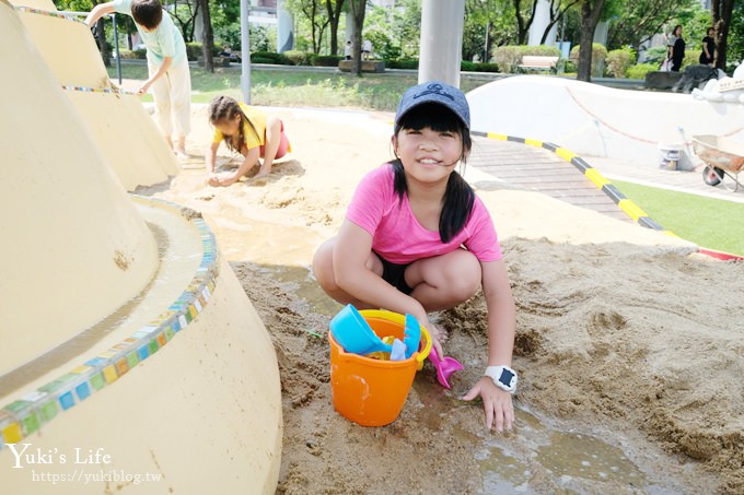 特色公園超好玩！華山大草原遊戲場～滑索、水沙世界、煙囪遊戲塔溜滑梯~親子野餐好去處！ - yuki.tw