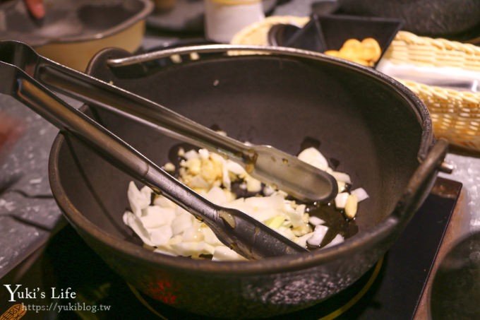 台北火鍋美食【肉普普石頭涮涮鍋】手掌大生蠔海鮮總匯鍋超滿足~捷運松山站 - yuki.tw