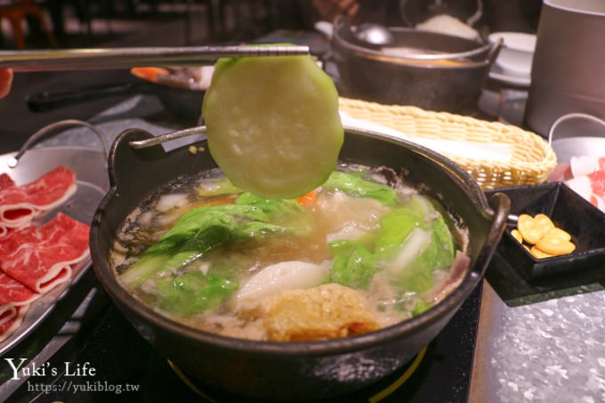 台北火鍋美食【肉普普石頭涮涮鍋】手掌大生蠔海鮮總匯鍋超滿足~捷運松山站 - yuki.tw