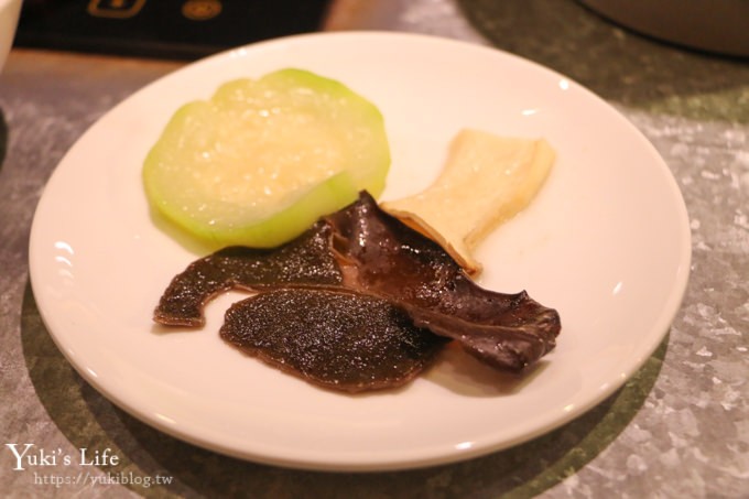 台北火鍋美食【肉普普石頭涮涮鍋】手掌大生蠔海鮮總匯鍋超滿足~捷運松山站 - yuki.tw