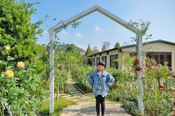 苗栗免費景點【雅聞香草植物工廠】夢幻玫瑰花園×沙坑、冰淇淋親子下午茶好去處！ - yuki.tw