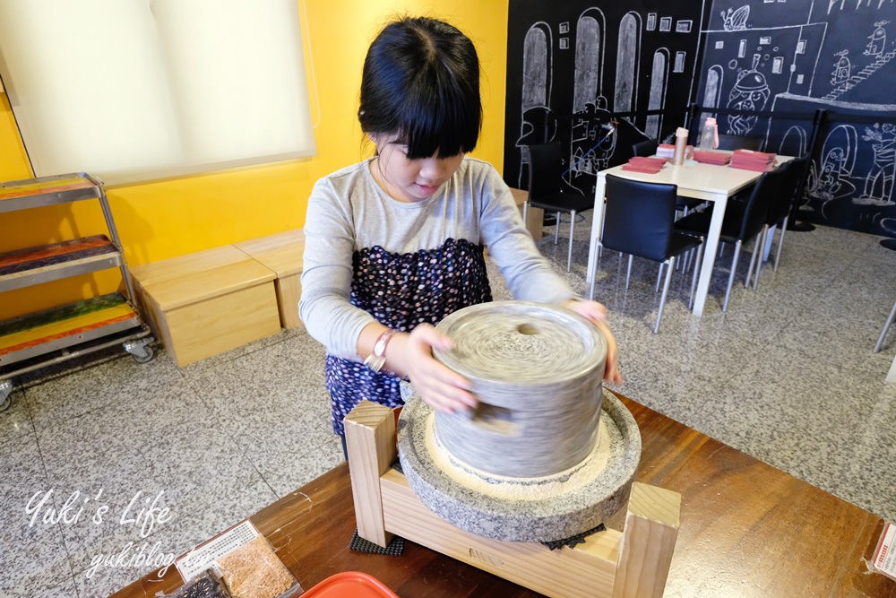 高雄親子景點【紅頂穀創穀物文創樂園】馬玉山觀光工廠DIY×巨型穀物抱枕太可愛了！ - yuki.tw