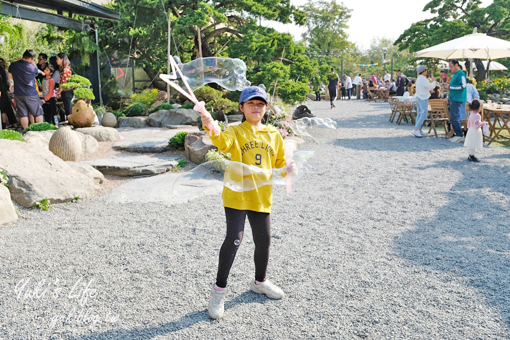 (已歇業)露天浪漫親子景點》捌程小8親子cafe'~繪本風城堡球池×兒童專屬運動場×跑跑賽車GO！ - yuki.tw