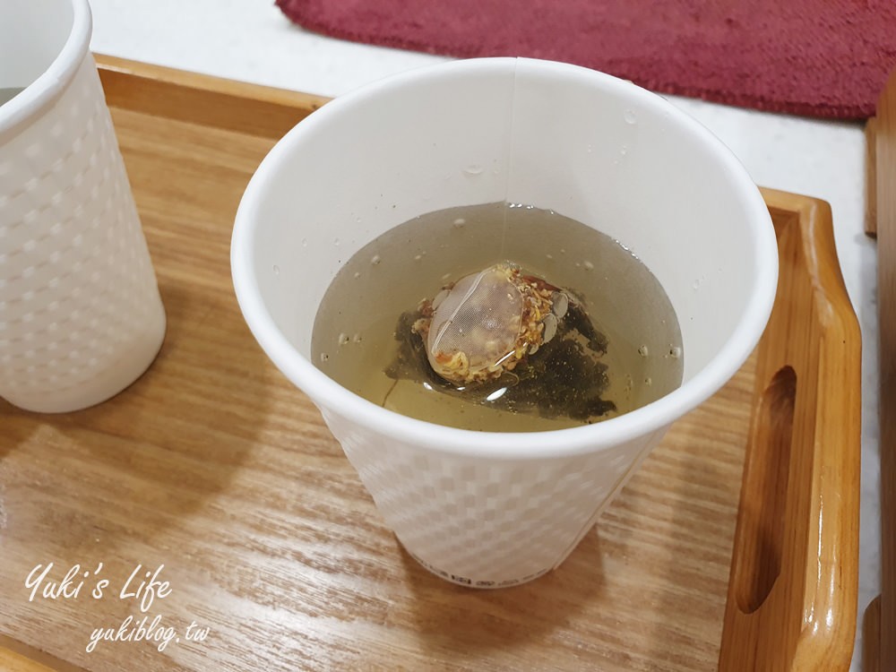 南投名間景點【茶二指故事館】茶園裡的巨型珍珠奶茶！兒童戲水池×沙坑～放假悠閒聽歌喝茶趣！ - yuki.tw