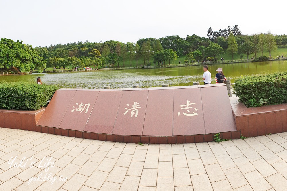 體育大學志清湖》湖中土地公廟！大草皮超愜意，好停車還能免費逛文物館 - yuki.tw