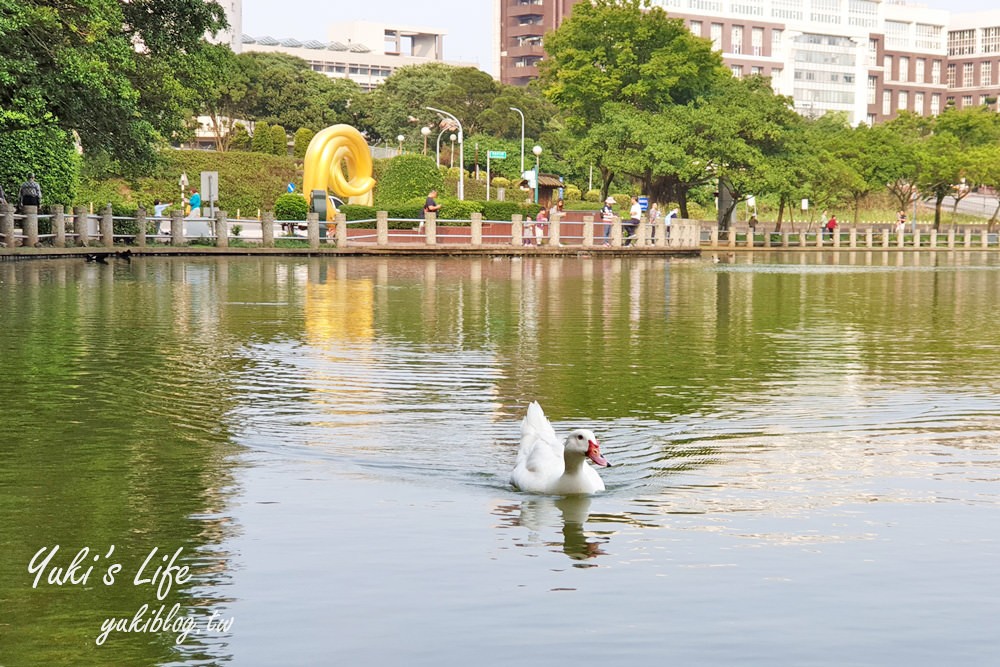 體育大學志清湖》湖中土地公廟！大草皮超愜意，好停車還能免費逛文物館 - yuki.tw