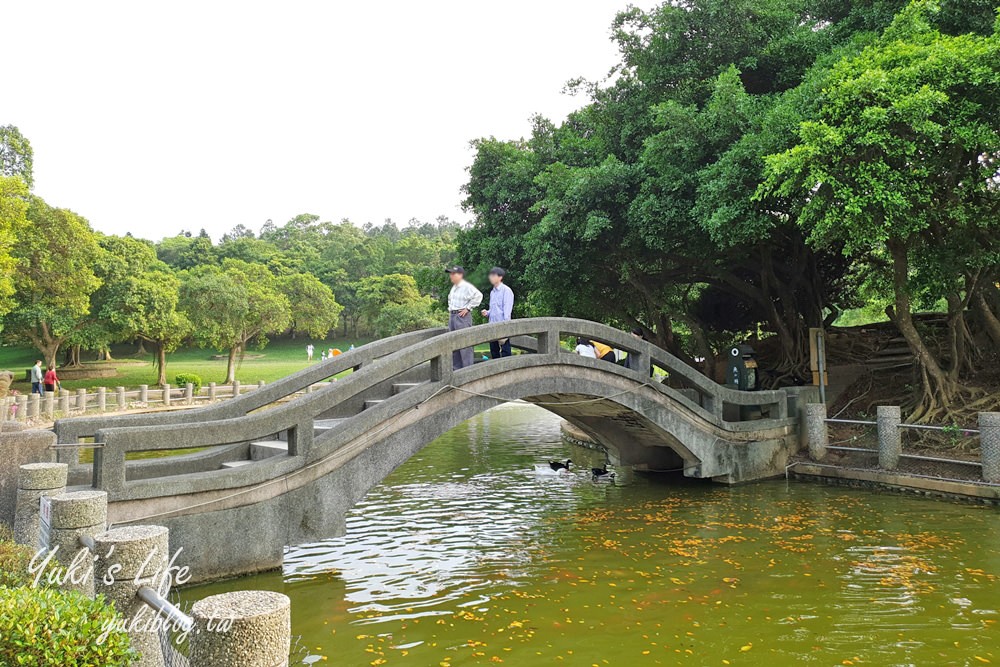 體育大學志清湖》湖中土地公廟！大草皮超愜意，好停車還能免費逛文物館 - yuki.tw