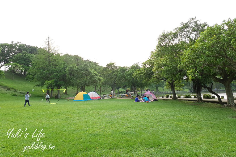 體育大學志清湖》湖中土地公廟！大草皮超愜意，好停車還能免費逛文物館 - yuki.tw