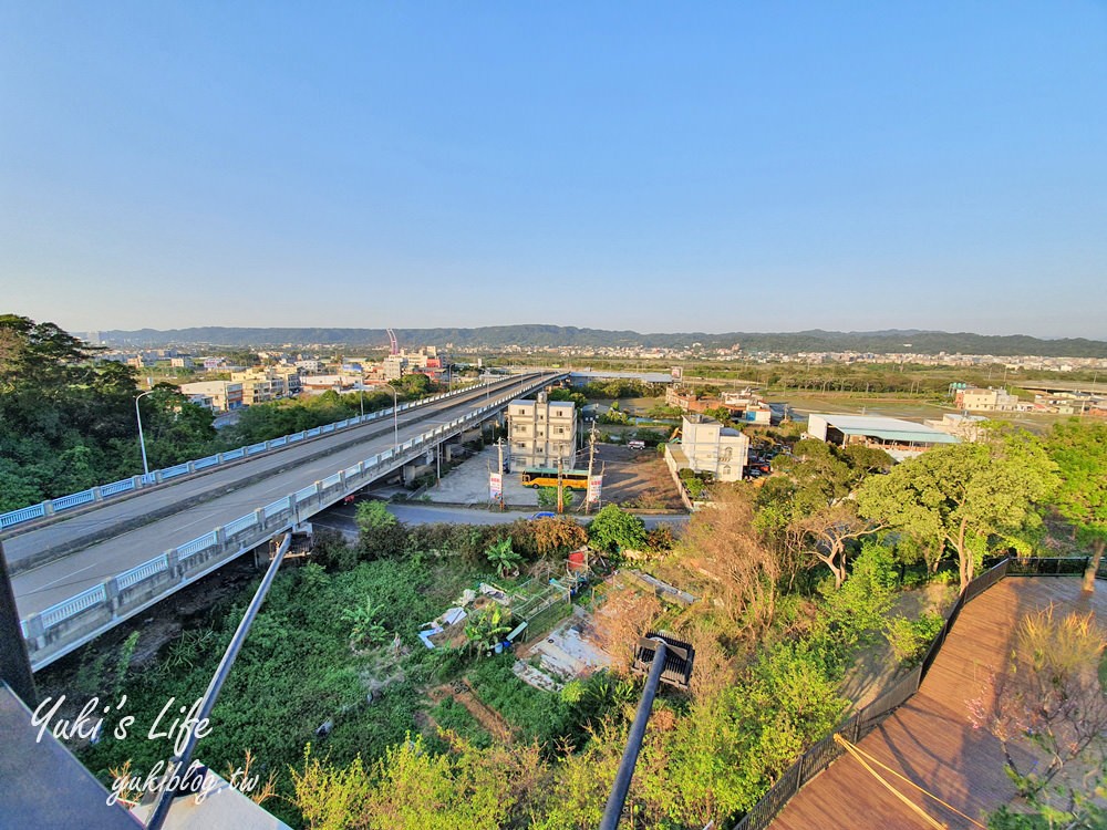 新竹美食景點【卡菲努努】竹東景觀餐廳×親子聚餐賞夜景提案！小動物×戶外庭園餵魚～ - yuki.tw