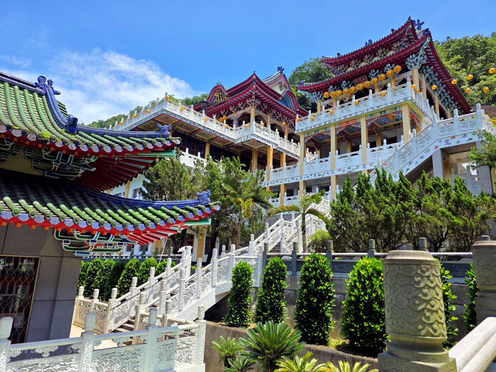 20250812141728_0_f575a4 南投埔里景點｜寶湖宮天地堂地母廟：絕美仙境感，IG打卡白色階梯必拍！