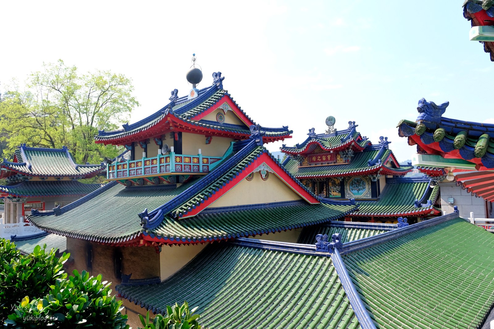20250812142142_0_19af0a 南投埔里景點｜寶湖宮天地堂地母廟：絕美仙境感，IG打卡白色階梯必拍！