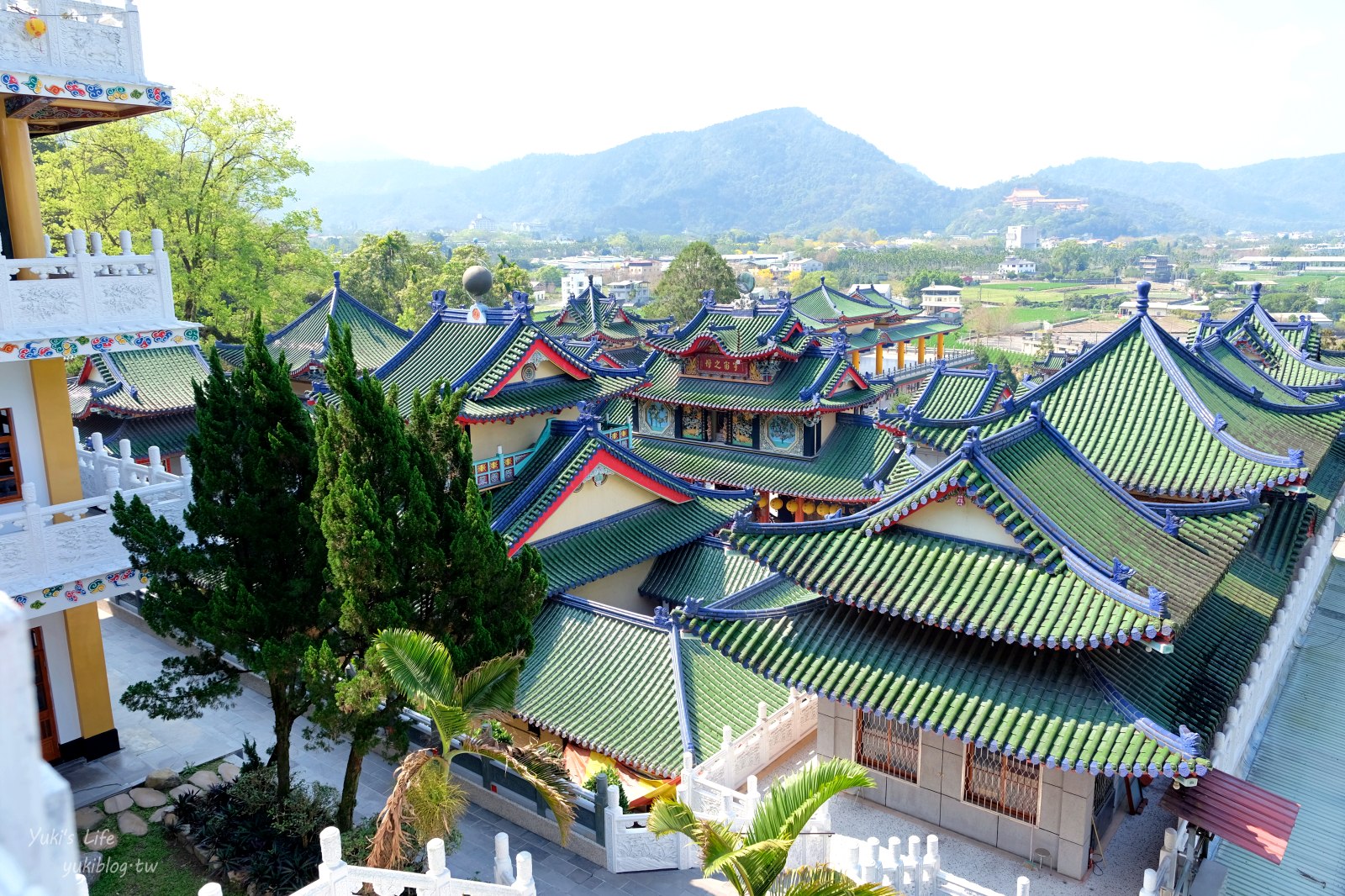 20250812142232_0_97ccc5 南投埔里景點｜寶湖宮天地堂地母廟：絕美仙境感，IG打卡白色階梯必拍！