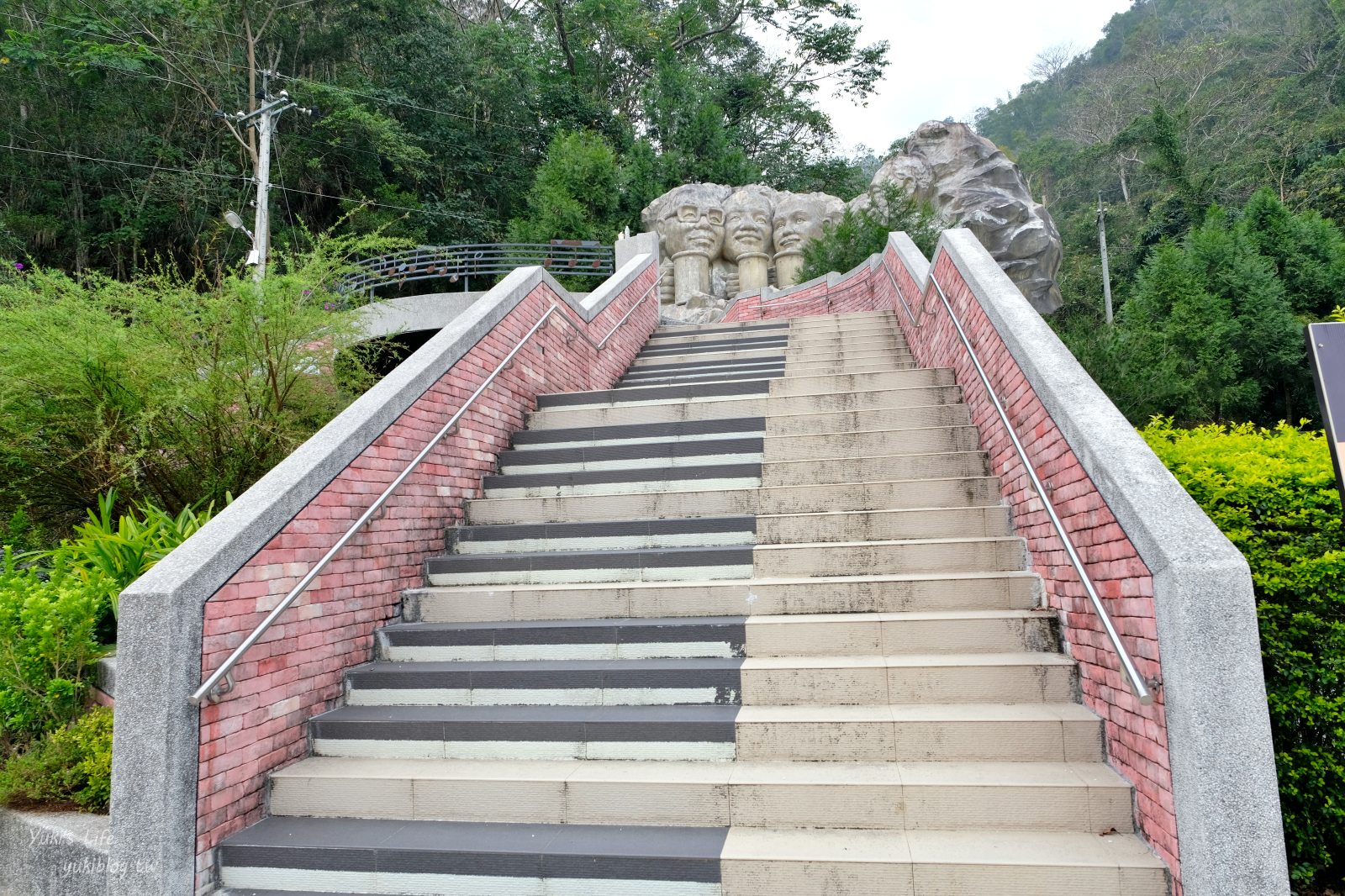 20250910183959_0_d2f6a2 南投埔里免費景點：大黑松小倆口元首館，巨型3D西洋棋歐式城堡，伴手禮休憩點！