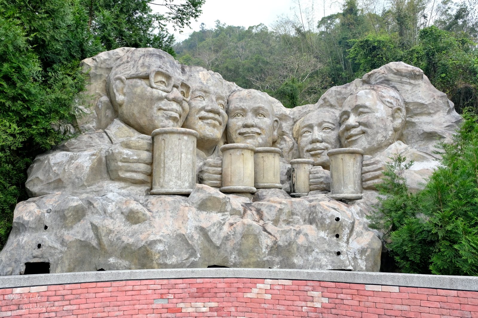 20250910184000_0_bae410 南投埔里免費景點：大黑松小倆口元首館，巨型3D西洋棋歐式城堡，伴手禮休憩點！