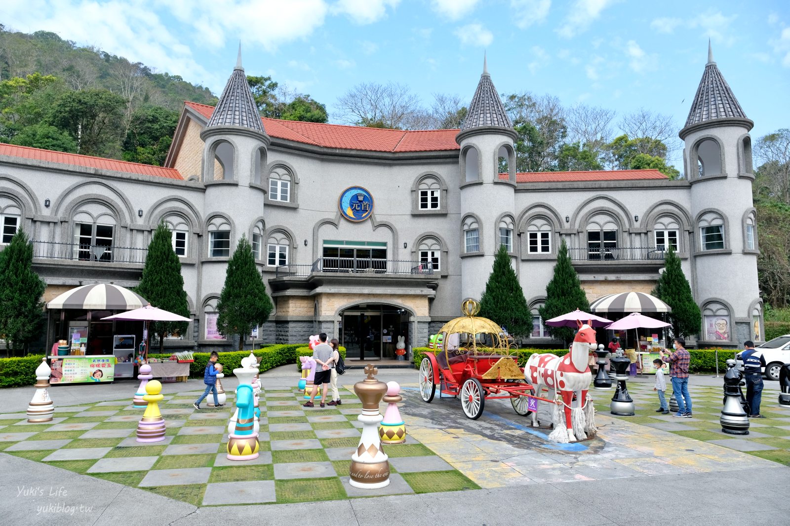 20250910184338_0_dcf818 南投埔里免費景點：大黑松小倆口元首館，巨型3D西洋棋歐式城堡，伴手禮休憩點！