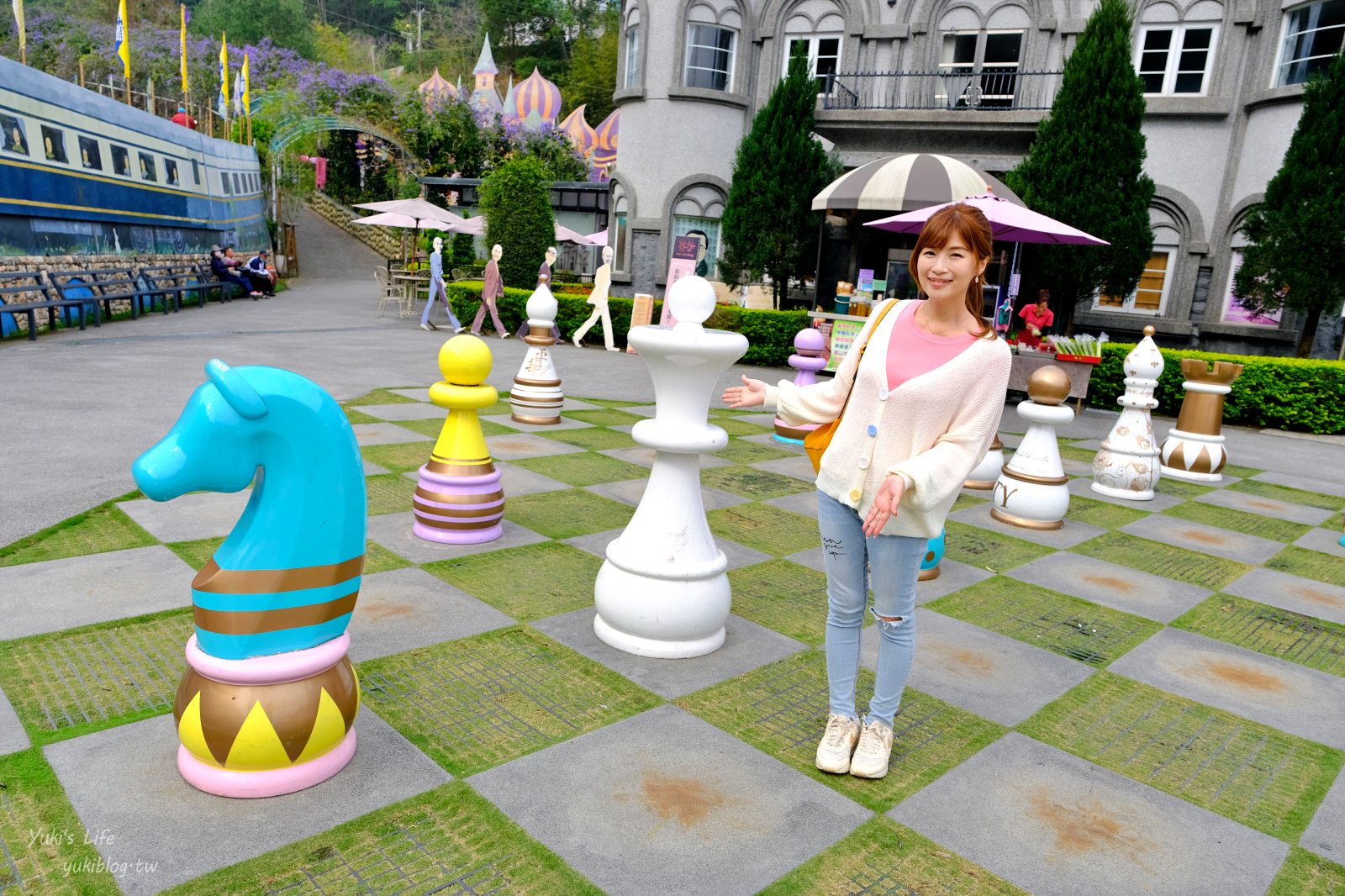 20250910184436_0_47ee85 南投埔里免費景點：大黑松小倆口元首館，巨型3D西洋棋歐式城堡，伴手禮休憩點！