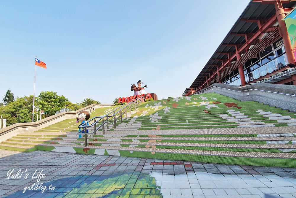 親子景點【桃園市客家文化館】賞油桐花×3D彩繪×公園散步餵魚好去處！ - yuki.tw